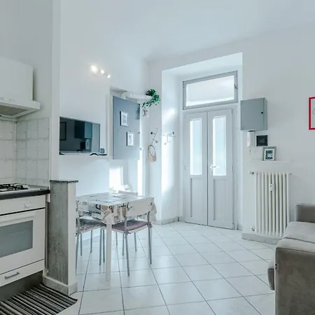Apartment Guesthost - Walk To The Po River & Center Turin