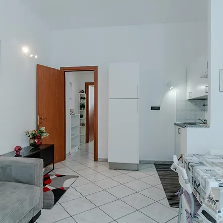 Guesthost - Walk To The Po River & Center *