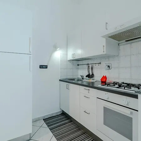 Guesthost - Walk To The Po River & Center