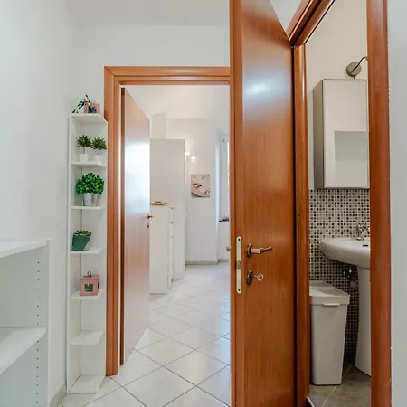 Apartment Guesthost - Walk To The Po River & Center *