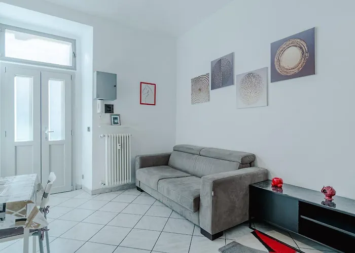Appartamento Guesthost - Walk To The Po River & Center *