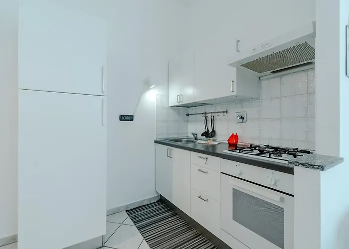 Guesthost - Walk To The Po River & Center