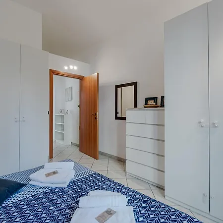 Guesthost - Walk To The Po River & Center *