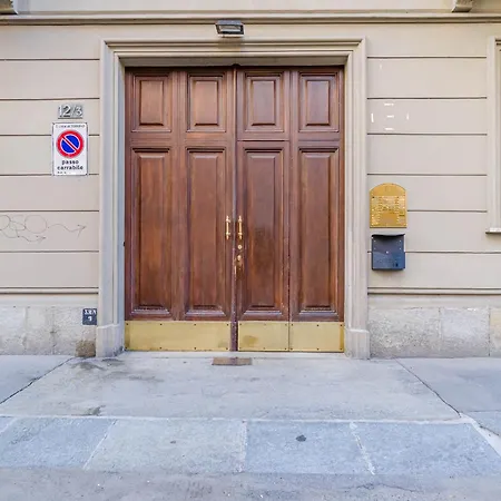 Guesthost - Walk To The Po River & Center Appartement